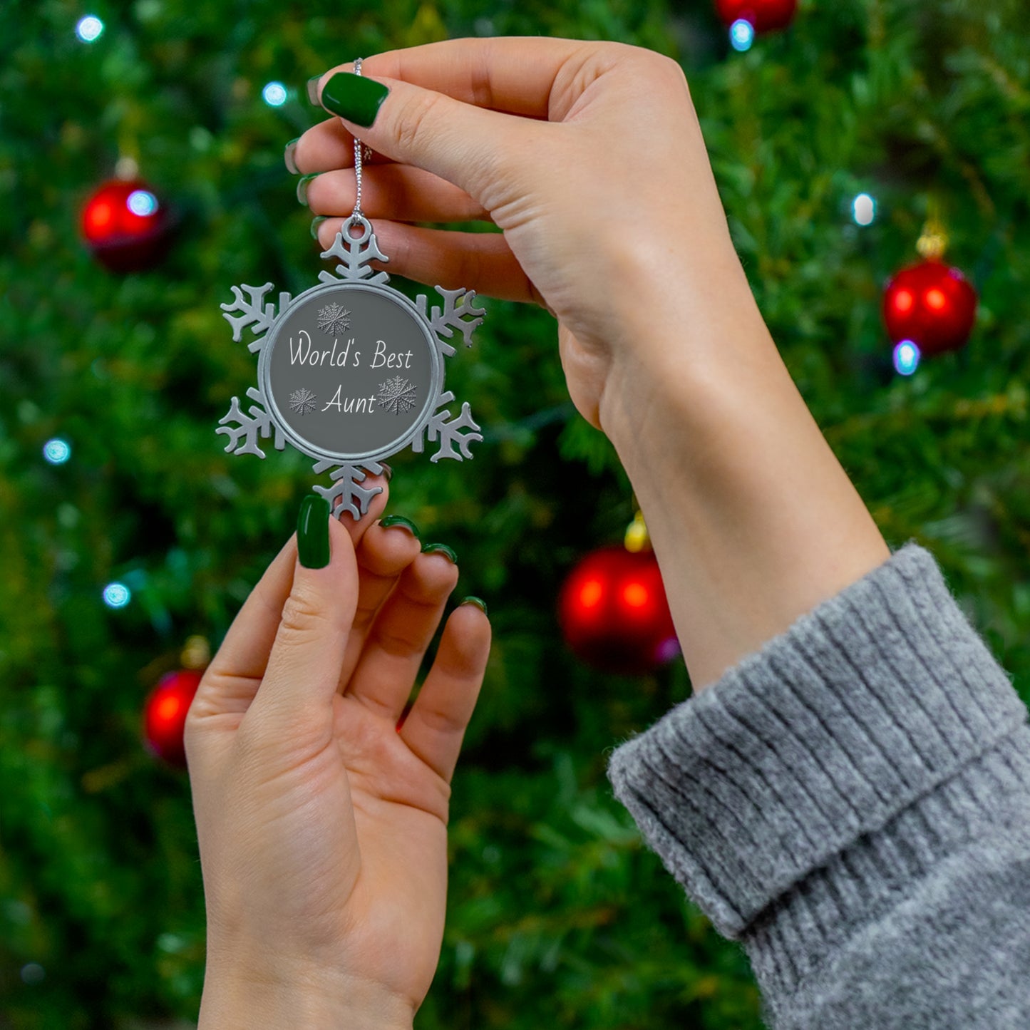 Pewter Snowflake Ornament for World's Best Aunt, Holiday Decor, Christmas Gift, Winter Celebrations, Family Keepsake, Tree Ornament,